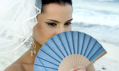 Con la ripresa dei matrimoni riprende la vendita dei ventagli per cerimonia