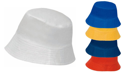 Cappellino colorato tipo weekend. Cappellino colorato tipo weekend.